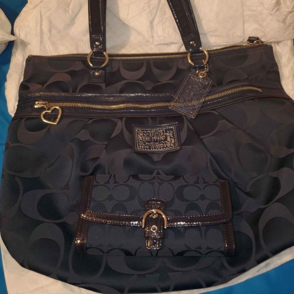 Coach Set - Picture 5 of 6